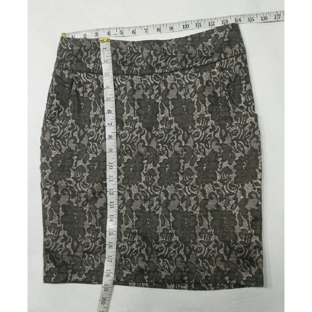 Forever 21 beige skirt size M